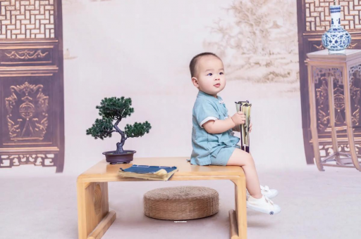 镇江宝宝眼睛肿是什么原因