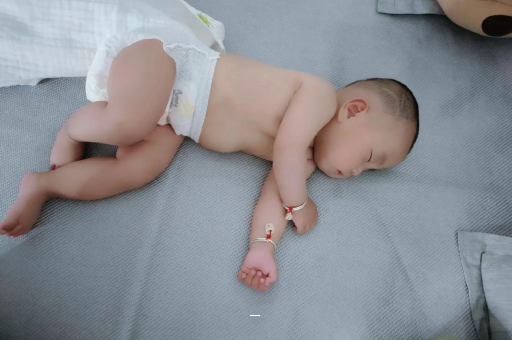 镇江宝宝总是摇头怎么回事